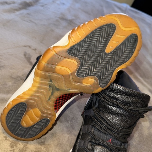 Jordan 11 - Picture 9 of 12